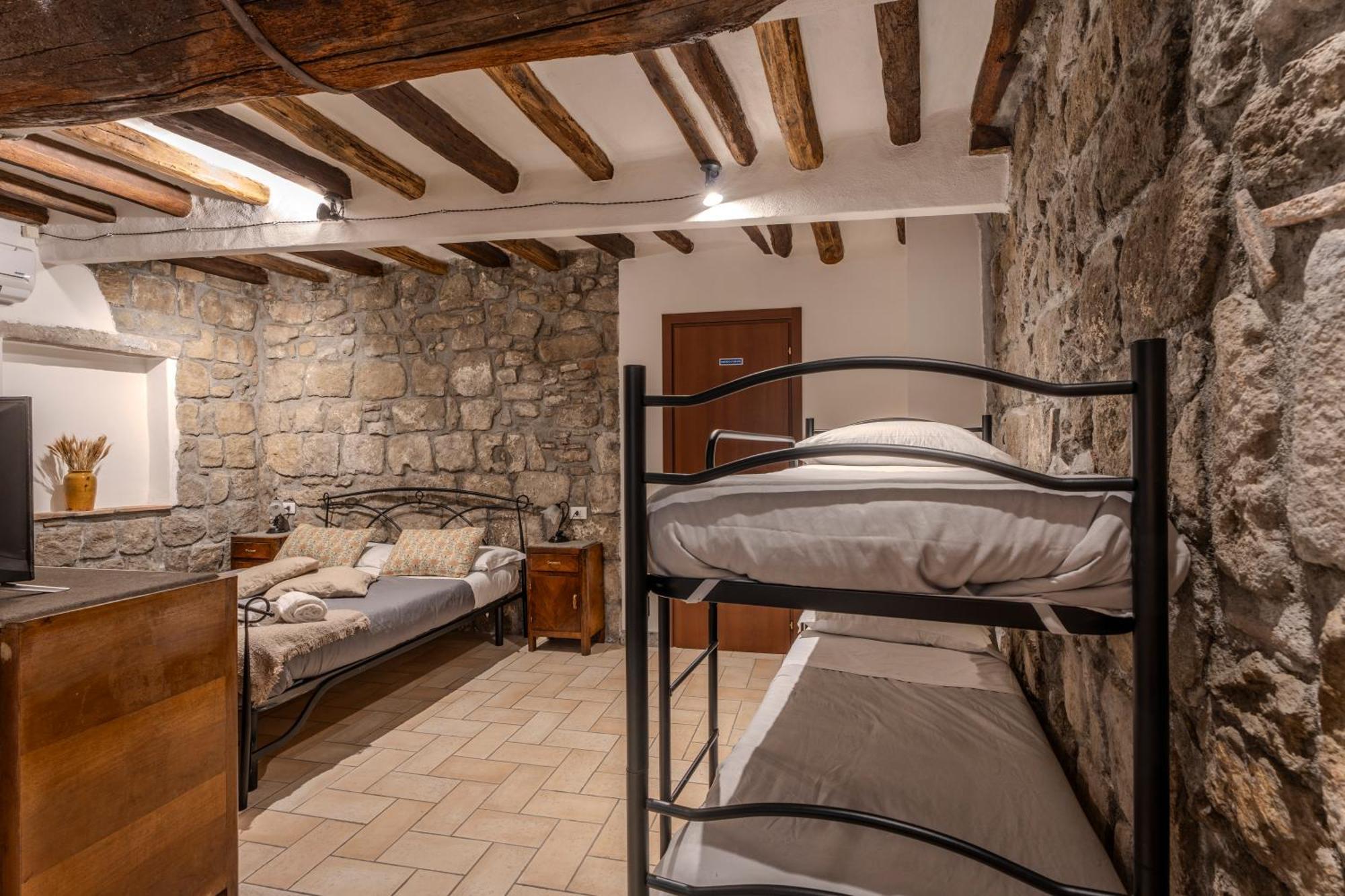 Il Richiastro Medievale Viterbo Esterno foto