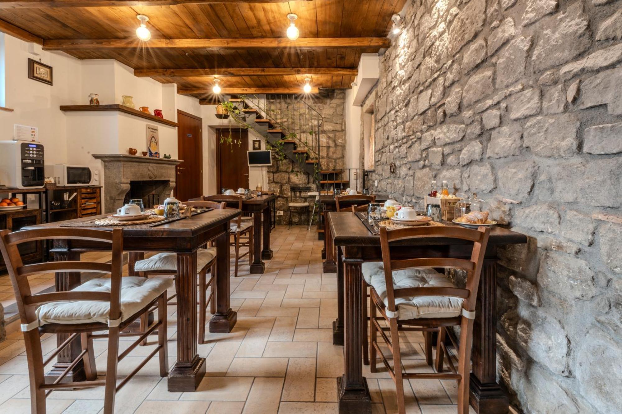 Il Richiastro Medievale Viterbo Esterno foto