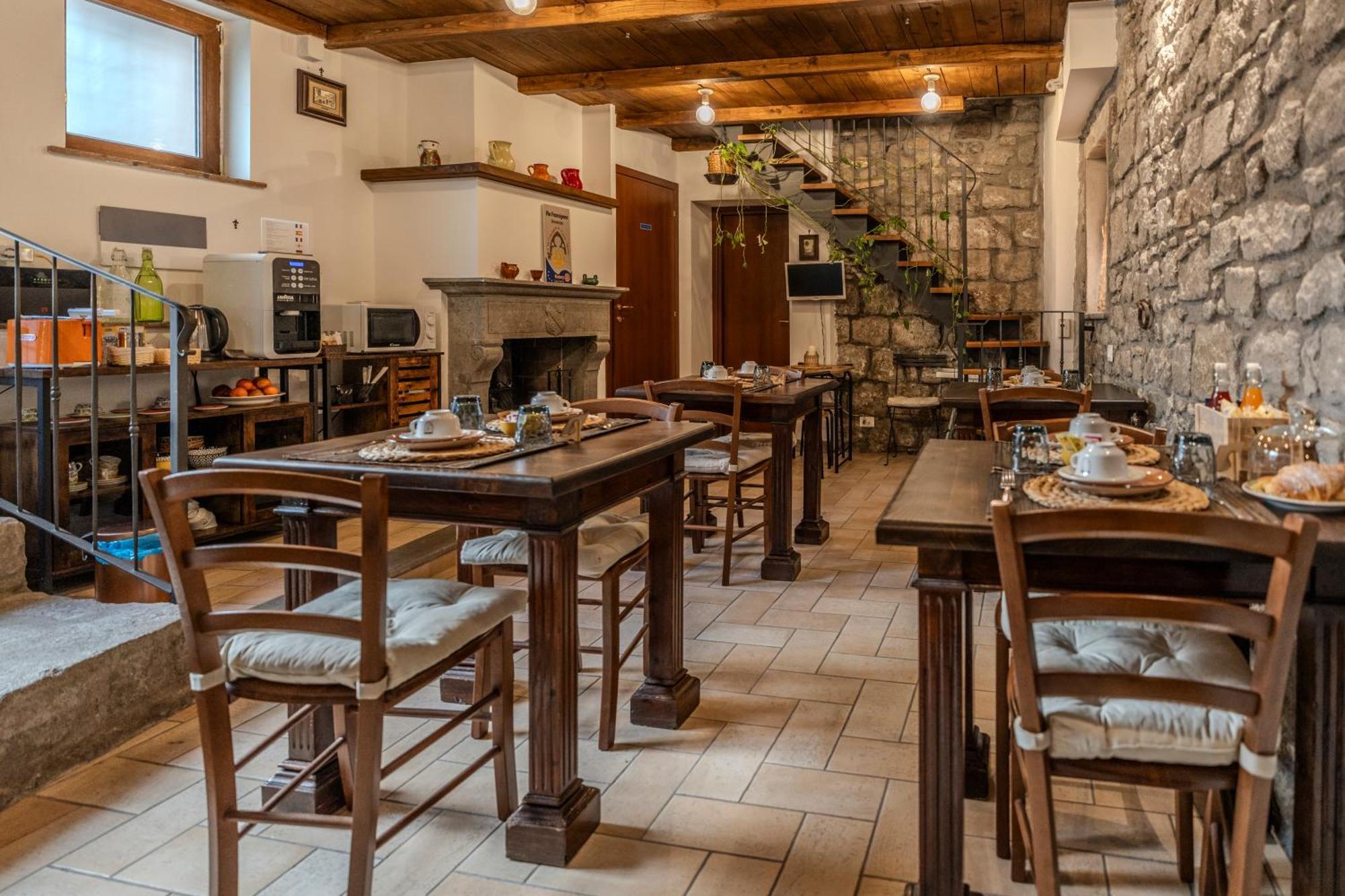 Il Richiastro Medievale Viterbo Esterno foto
