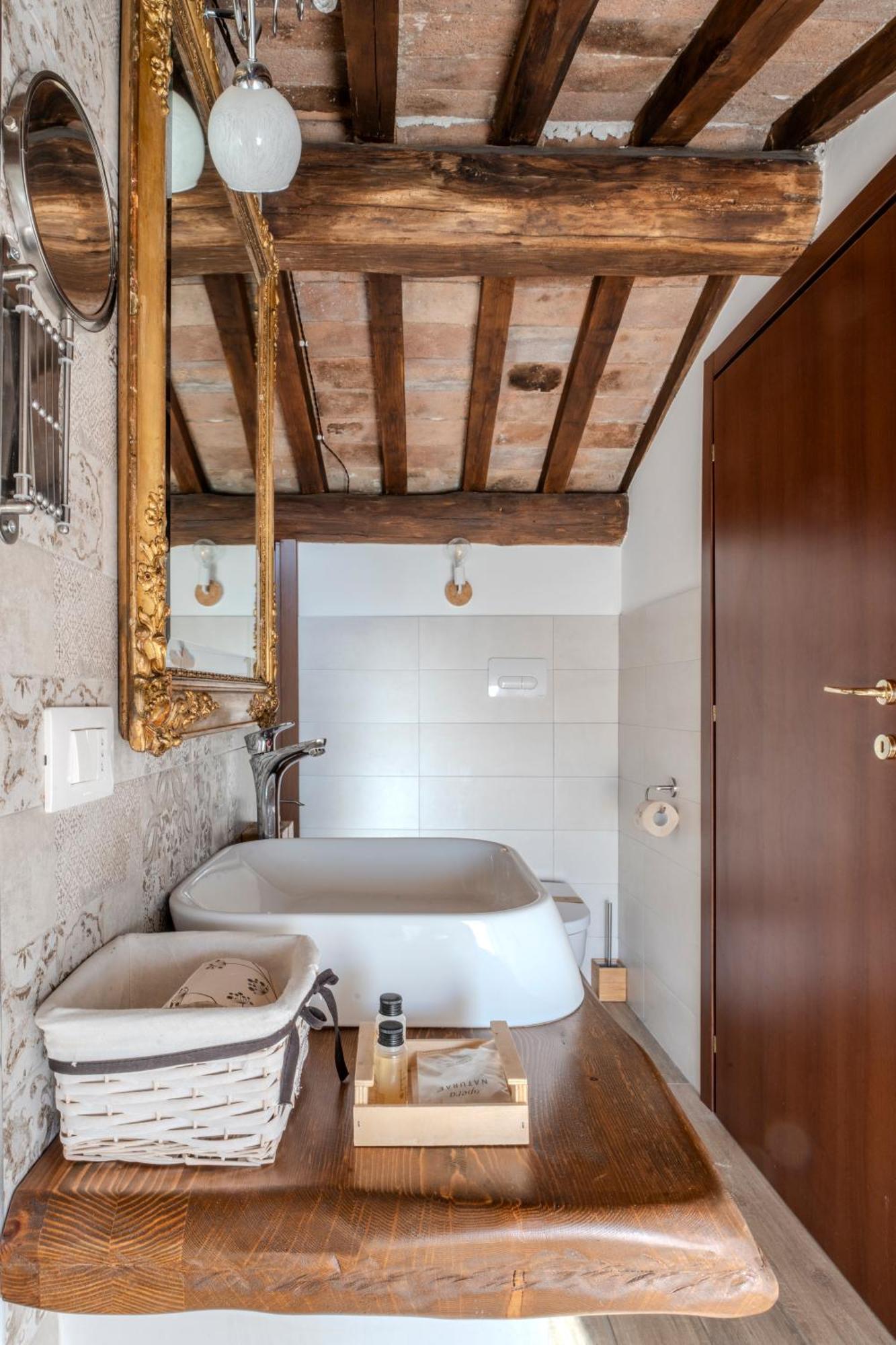 Il Richiastro Medievale Viterbo Esterno foto